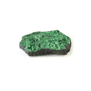 糸魚川翡翠 黒翡翠 勾玉 4A級 縦約16mm 二ノ型 産地証明書 国産 桐箱