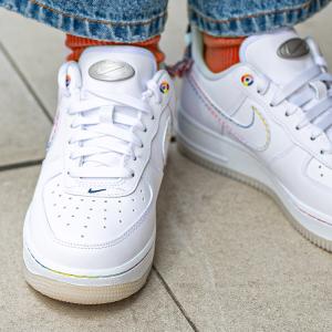 海外限定 NIKE WMNS AIR FORC...の詳細画像1