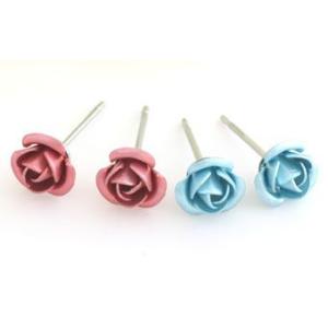 甘い香ただようバラのピアス