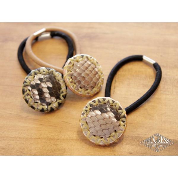 レザーヘアゴム Python 小さめウロコ 栃木レザー サドルレザー ハンドメイド