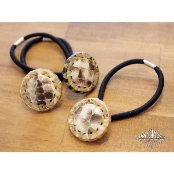 レザーヘアゴム Python 大きめウロコ 栃木レザー サドルレザー ハンドメイド