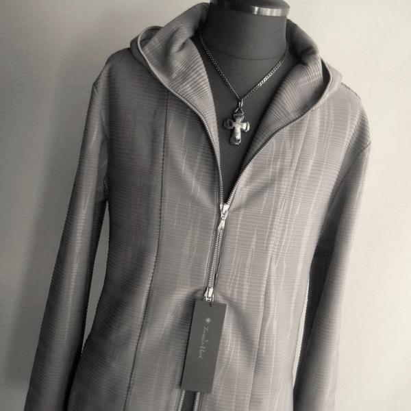 2.5万 新品 L トルネードマート ソーンエンボスランダムリップルフーディ グレー サンプル 74...