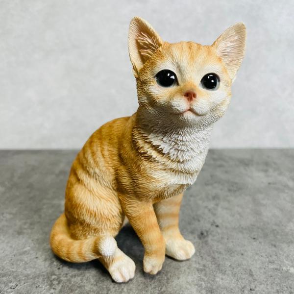 かわいい 猫 置物 巻き座り茶トラ猫（小） 玄関 インテリア 動物 おしゃれ ネコ トイレ 贈り物 ...