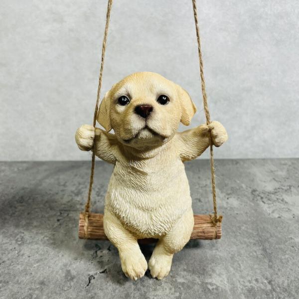 かわいい 犬 置物 ラブラドールレトリバー お座りブランコ 動物 おしゃれ 玄関 贈り物 可愛い イ...