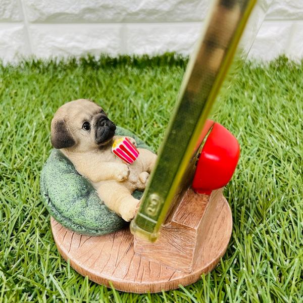 スマホスタンド テレビを見るパグ いぬ 犬 卓上 アニマル プレゼントギフト かわいい置物 おしゃれ...