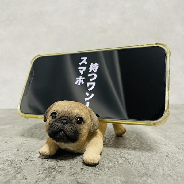 スマホスタンド うつ伏せパグ 犬 イヌ 卓上 置物 動物 かわいい おしゃれ 写真立て woobia...
