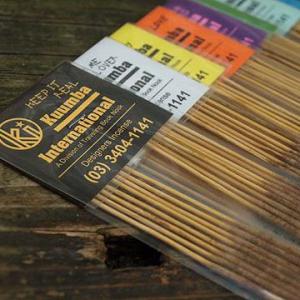 クンバ お香 長さ 取扱店 KUUMBA INTERNATIONAL クンバ インターナショナル　incense RegularStic 芳香剤 ハッピー 甘い香り｜protocol