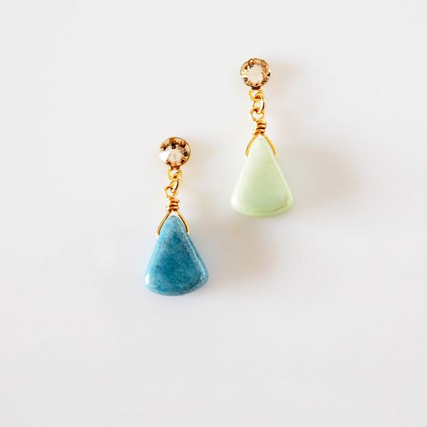 貼るピアス イヤリング 痛くない 40代 カジュアル 50代 三角 チェコ