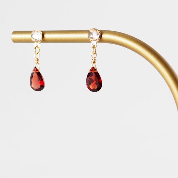 貼るピアス ガーネット イヤリング 天然石 痛くない 赤 40代 50代