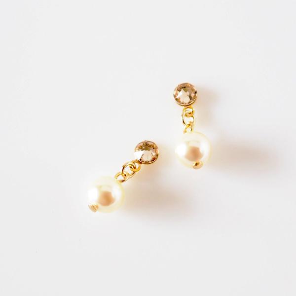 イヤリング 痛くない 揺れる パール 50代 40代 シンプル 貼るピアス