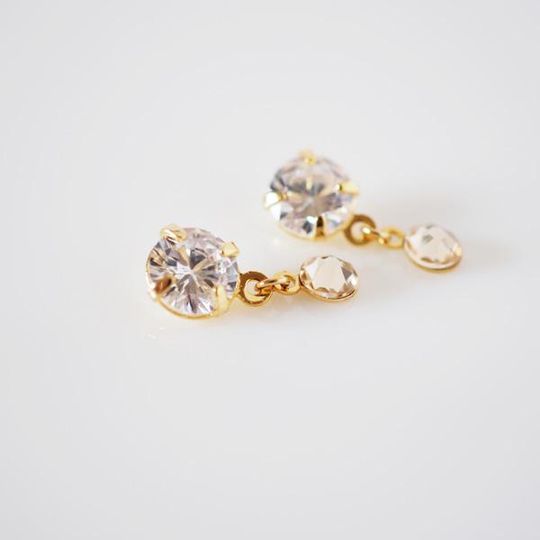 イヤリング 痛くない 揺れる 50代 40代 上品 結婚式 貼るピアス