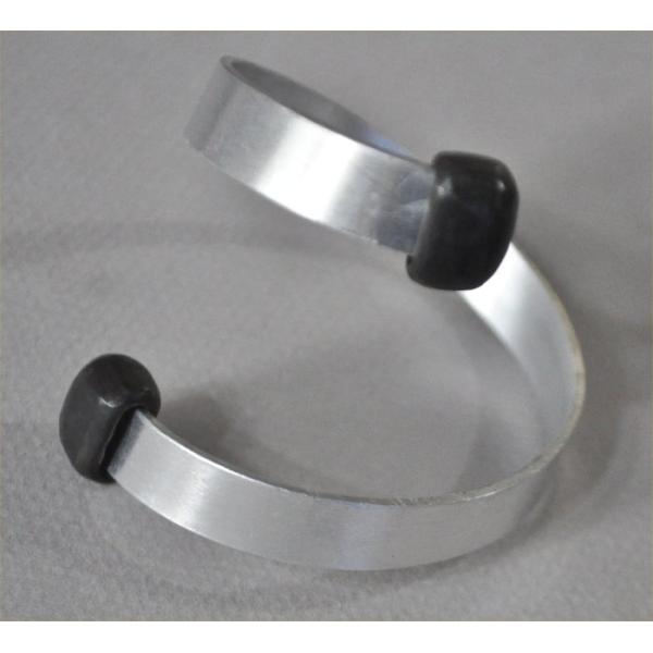 ナンタケットバスケット用の青黒檀キャップの螺旋アルミバングル１０ｍｍ幅