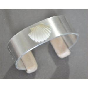 ホタテ貝飾り付アルミバングル１９ｍｍ幅