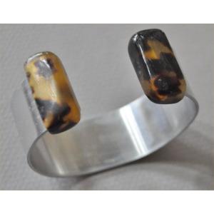 べっ甲風樹脂のキャップのアルミバングル２１ｍｍ幅