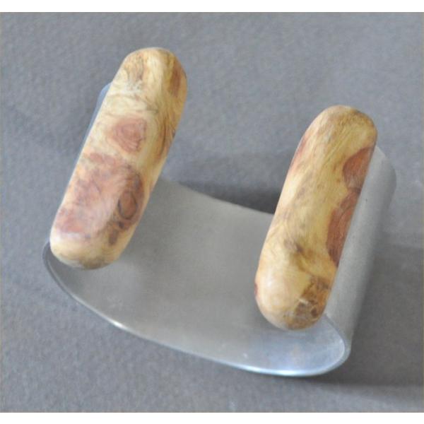 花梨の瘤部分を彫ったキャップのアルミバングル３５ｍｍ幅