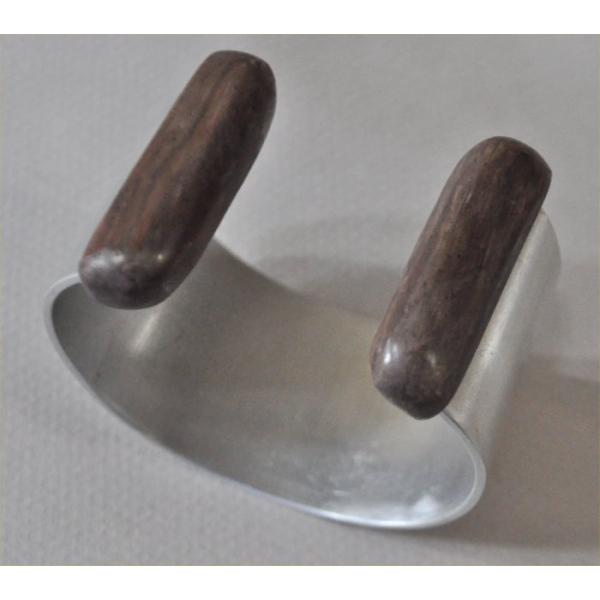 アイアンウッドのキャップのアルミバングル３５ｍｍ幅