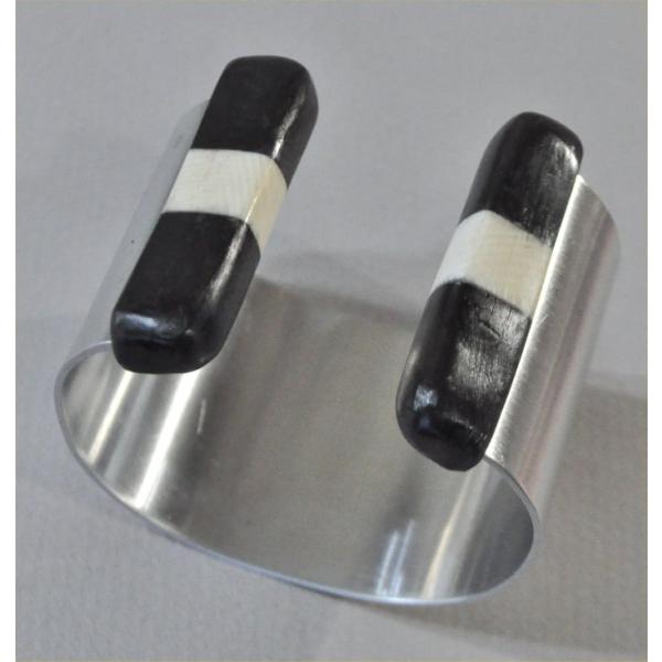 黒檀とマンモス牙の張り合わせのキャップのアルミバングル４３mm幅