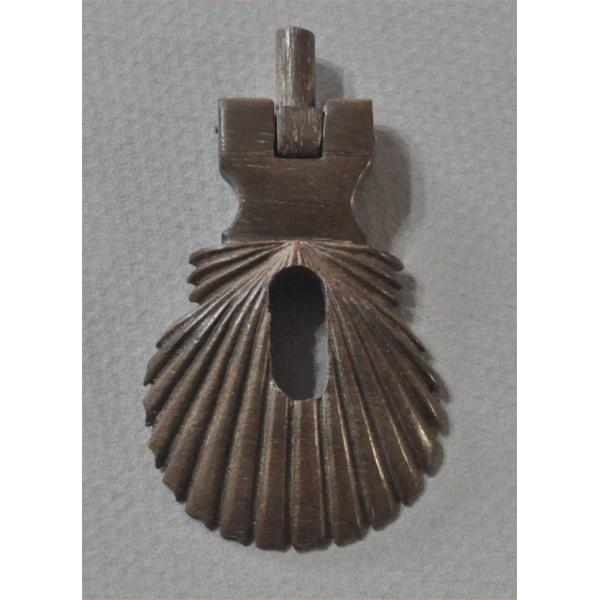 ナンタケットバスケット用のウオールナットのホタテ貝デザインラッチ