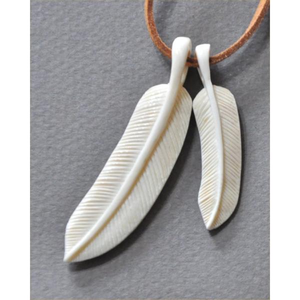 マンモス牙のフェザー大小2個のペンダントヘッド