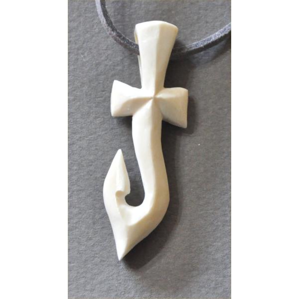 マッコウクジラの歯のフィッシャーホーククロスデザインのペンダントヘッド