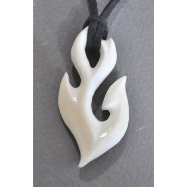 クジラの歯のトライバルデザインペンダントヘッド