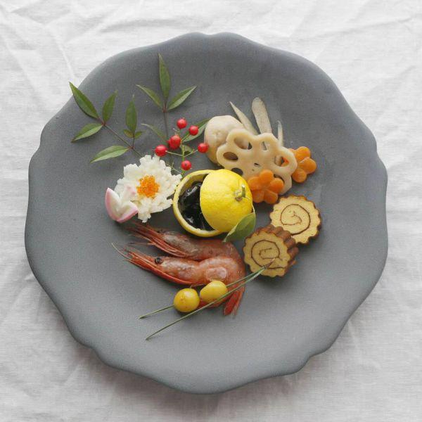 美濃焼 小田陶器 meimeiware(メイメイウェア) 25.5cm盛皿 輪花 黒錆　　日本製