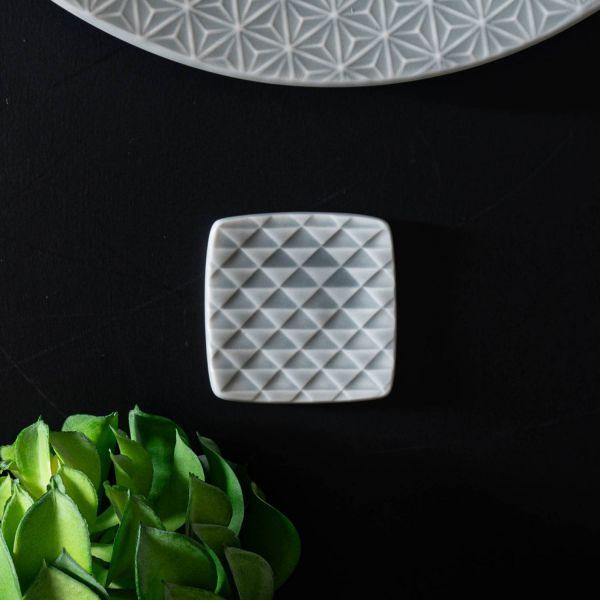 美濃焼 小田陶器 吉祥kissho 箸置き 鱗 薄灰　　日本製