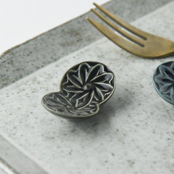 美濃焼 ボタニカル・モチーフ 箸置き ブラック　　日本製