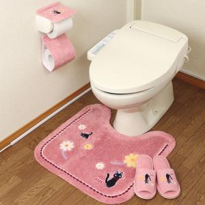 魔女の宅急便 トイレマットセット 3点セット ジブリ ジジ 花さんぽ トイレマット 58×60cm スリッパ ペーパーホルダーカバー ピンク｜pvd1