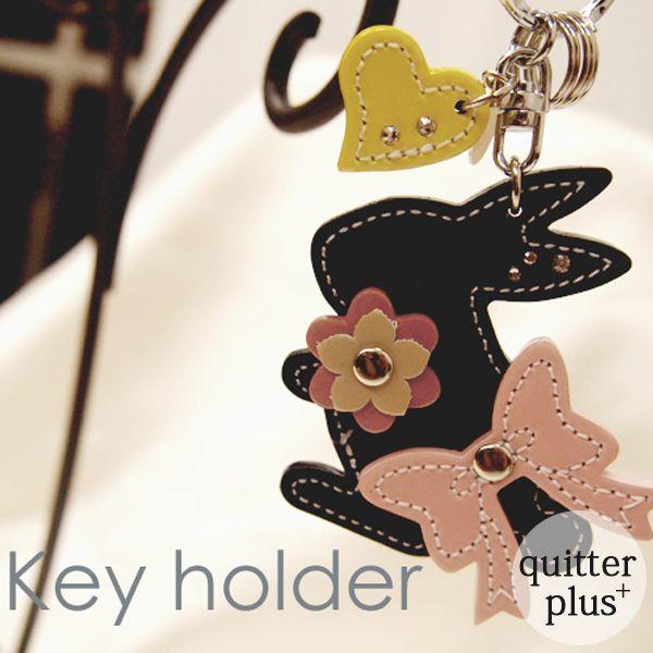 キーホルダー レディース かわいい うさぎ リボン 本革 キーリング ギフト レザー スワロ 黒ウサ...