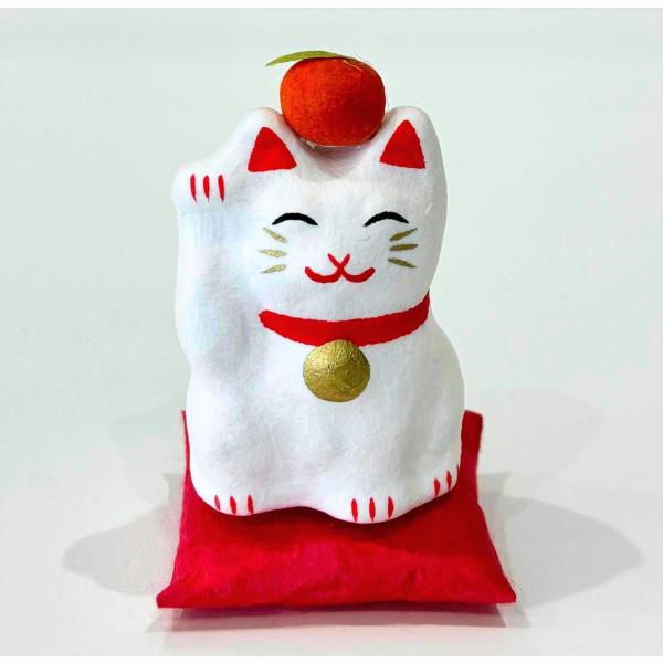 ネコにみかん（張子の招き猫）豆サイズ