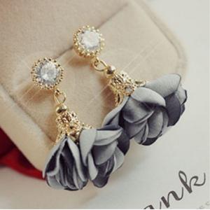 ピアス レデイース 揺れる 一粒 大粒 お花 フラワー ビジュー 水晶 パーティー ポイント利用