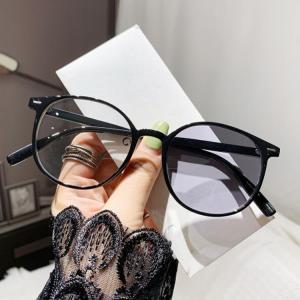 老眼鏡 紫外線でレンズの色が変わる ブルーライ...の詳細画像1