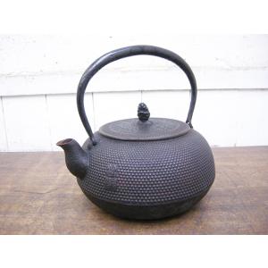 岩鋳 南部鉄器 お燗瓶（南部鉄瓶） 0.5L 平型 アラレ こげ茶