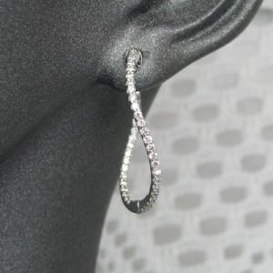 ダイヤモンド ピアス スリーストーン トリロジー 3連 PT900 プラチナ