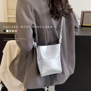 ショルダーバッグ レディース 斜めがけ 肩がけ 軽量 大容量 シンプル カジュアル 通勤 スマホショルダー コンパクト