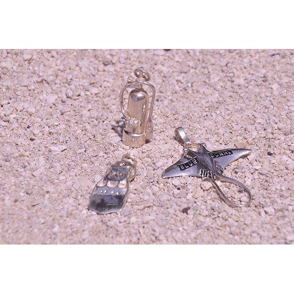 オリジナルペンダントヘッド マンタ ブルーコーラル