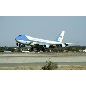 絵画風 壁紙ポスター (はがせるシール式) アメリカ合衆国大統領専用機 VC-25A エアフォースワン キャラクロ 747A-001W1(ワイド版 921mm×576mm)＜日本製＞｜real-inter