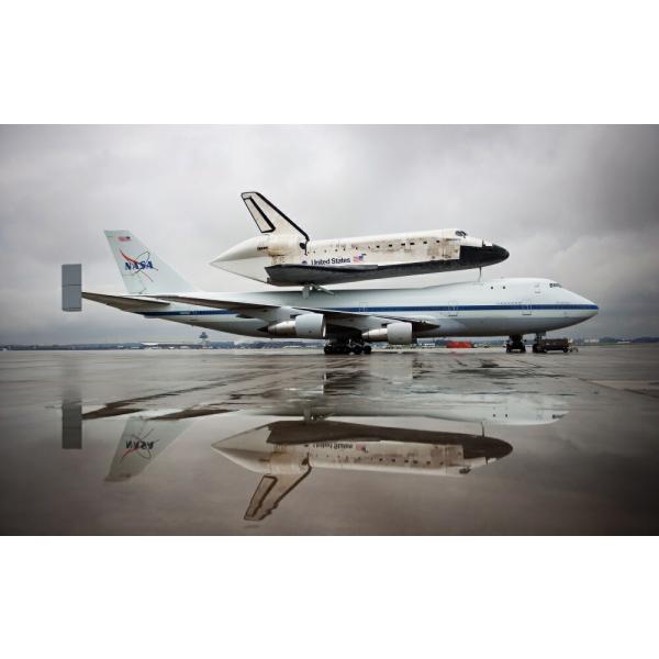 絵画風 壁紙ポスター (はがせるシール式) NASA シャトル輸送機 N905NA ディスカバリー ...