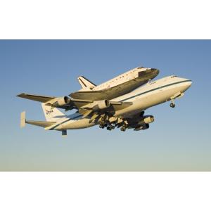 絵画風 壁紙ポスター (はがせるシール式) NASA シャトル輸送機 N911NA エンデバー キャラクロ 747N-002W2(ワイド版 603mm×376mm)＜日本製＞｜real-inter