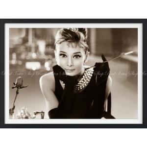 オードリー　額縁 絵画風 壁紙ポスター (はがせるシール式) オードリー・ヘップバーン