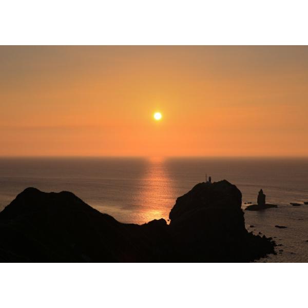 絵画風 壁紙ポスター (はがせるシール式) -地球の撮り方- 夕日の十字架 神威岬の夕日 積丹半島 ...