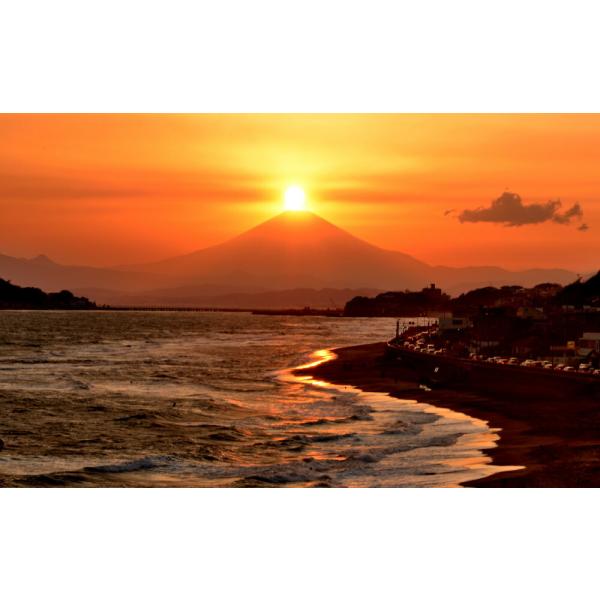 絵画風 壁紙ポスター (はがせるシール式) 神秘的な夕焼けのダイヤモンド赤富士 富士山と波打ち際 キ...