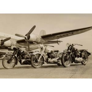 絵画風 壁紙ポスター (はがせるシール式) 秘蔵 メグロ 単車 ラインナップ 3台 1950年代 バイク キャラクロ MGR-005A1(A1版 830mm×585mm)＜日本製＞｜real-inter