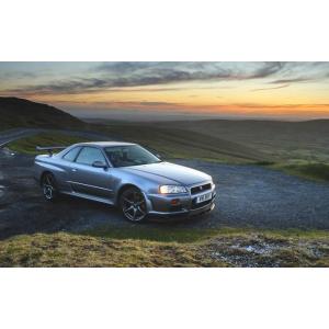 絵画風 壁紙ポスター (はがせるシール式) 日産 スカイライン GT-R R34 SpecV シルバ...