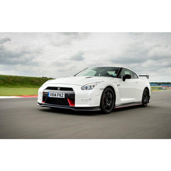 絵画風 壁紙ポスター (はがせるシール式) 日産 GT-R NISMO R35 Bホワイトパール 2...