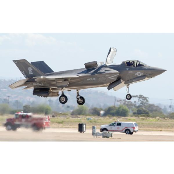 絵画風 壁紙ポスター (はがせるシール式) ステルス戦闘機 F-35B ライトニング2 USAF J...
