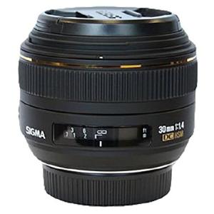 【送料無料】Sigma 30mm f/1.4 EX DC HSM Lens for Nikon Di...