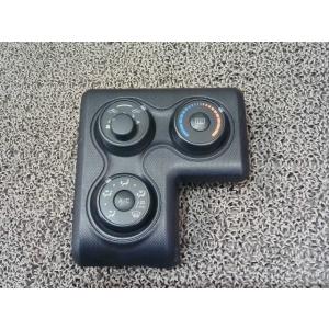 サクシード DBE-NCP160V エアコンスイッチパネル 3R9