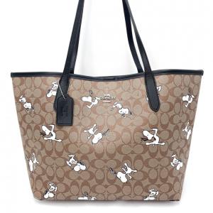 COACH（コーチ）PEANUTS シグネチャー トートバッグ スヌーピー PVC レザー ベージュ系 ブラック レディース